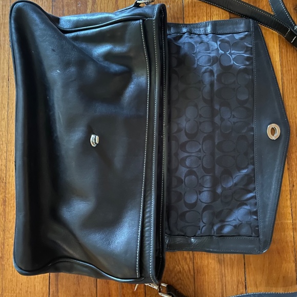 Authentic Coach Laptop Messenger - Picture 4 of 16